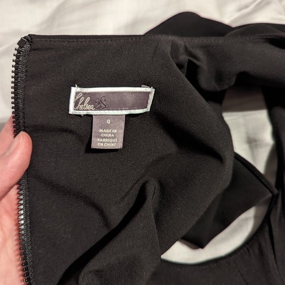 Black flutter sleeve fitted dress - Picture 5 of 5